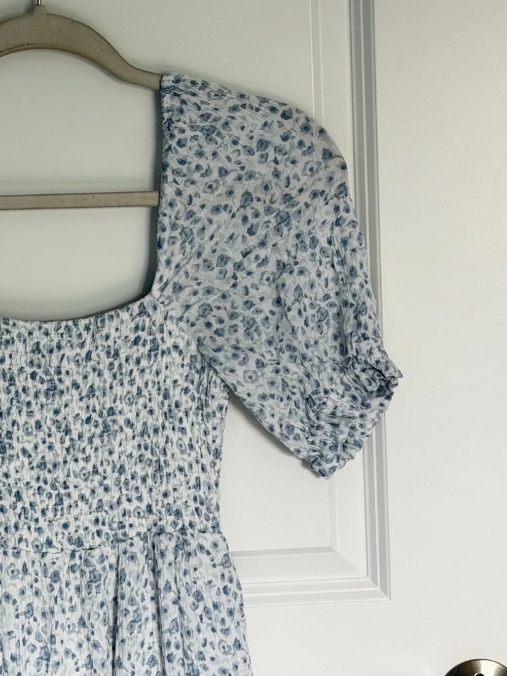 Abercrombie & Fitch Light Blue Floral Smocked Maxi Dress Size Small 54927